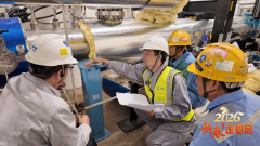 前往“玲龙一号”主控室