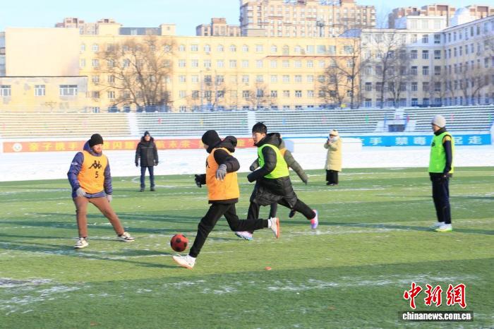 中俄八城雪地足球对抗赛