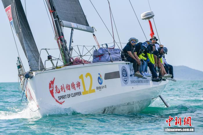 克利伯精神号选手三亚赛场压舷竞速