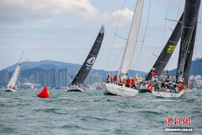 克利伯精神号选手三亚赛场压舷竞速