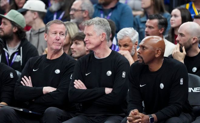 勇士残阵惜败爵士 附加赛席位岌岌可危