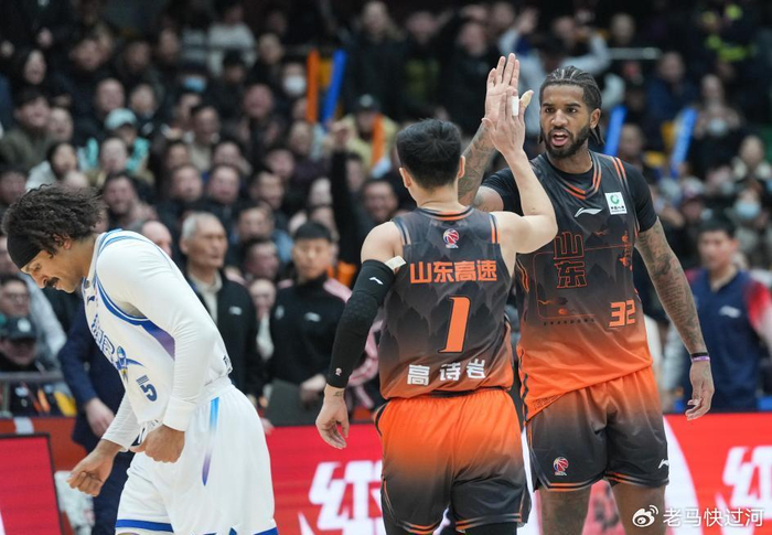 山东男篮锁定季后赛席位 外援短板与教练压力引